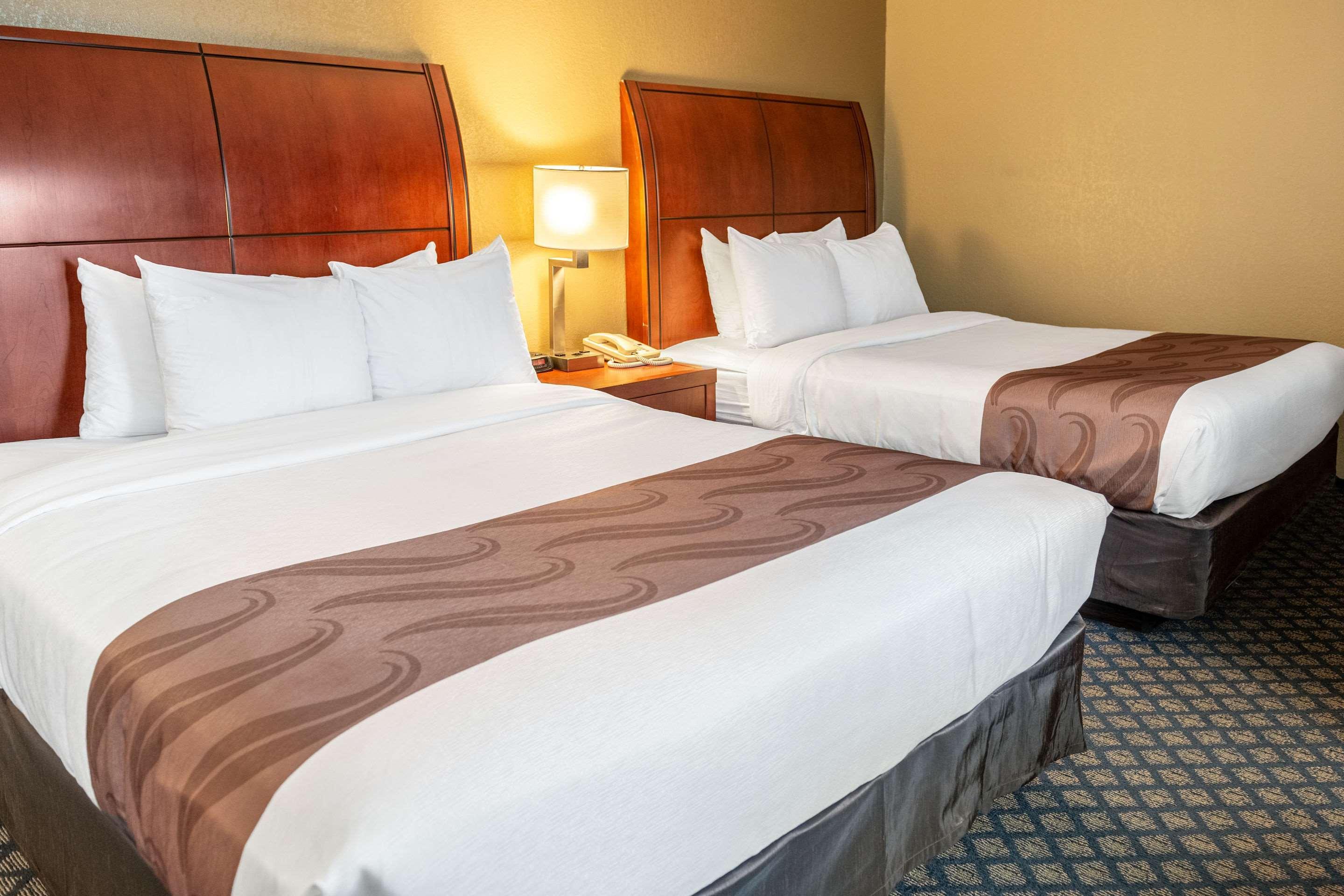 Quality Inn & Suites Seville Esterno foto