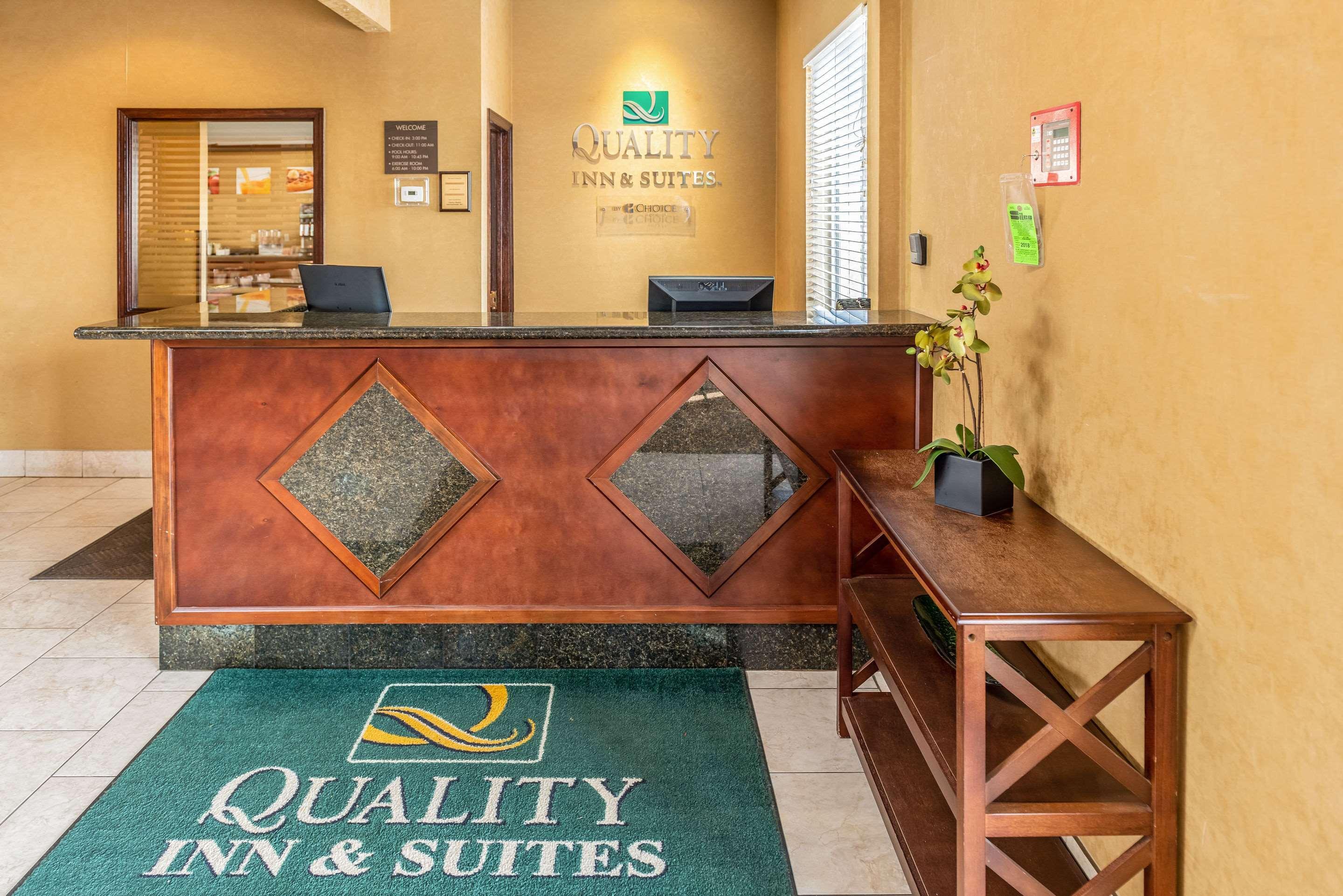 Quality Inn & Suites Seville Esterno foto