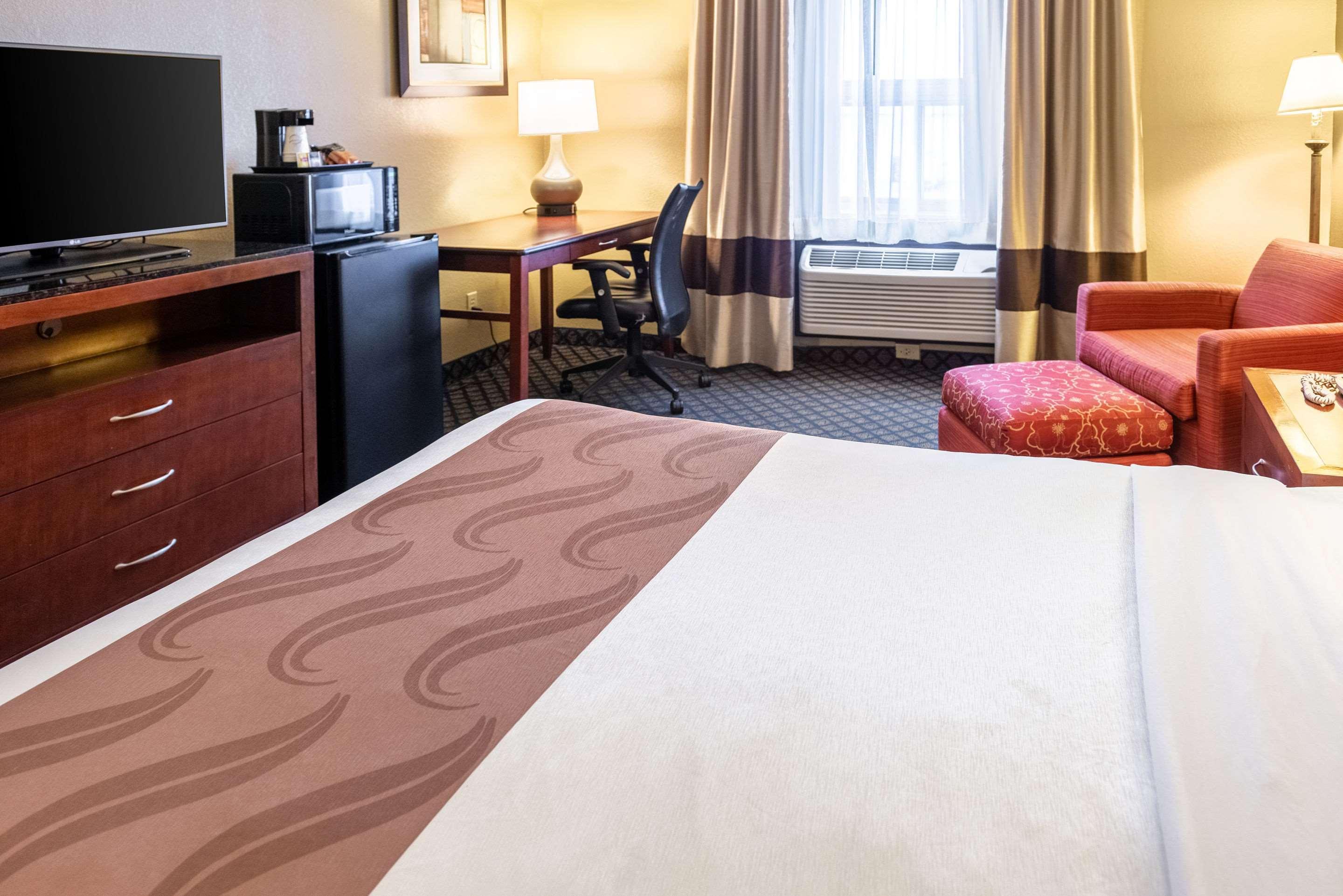 Quality Inn & Suites Seville Esterno foto