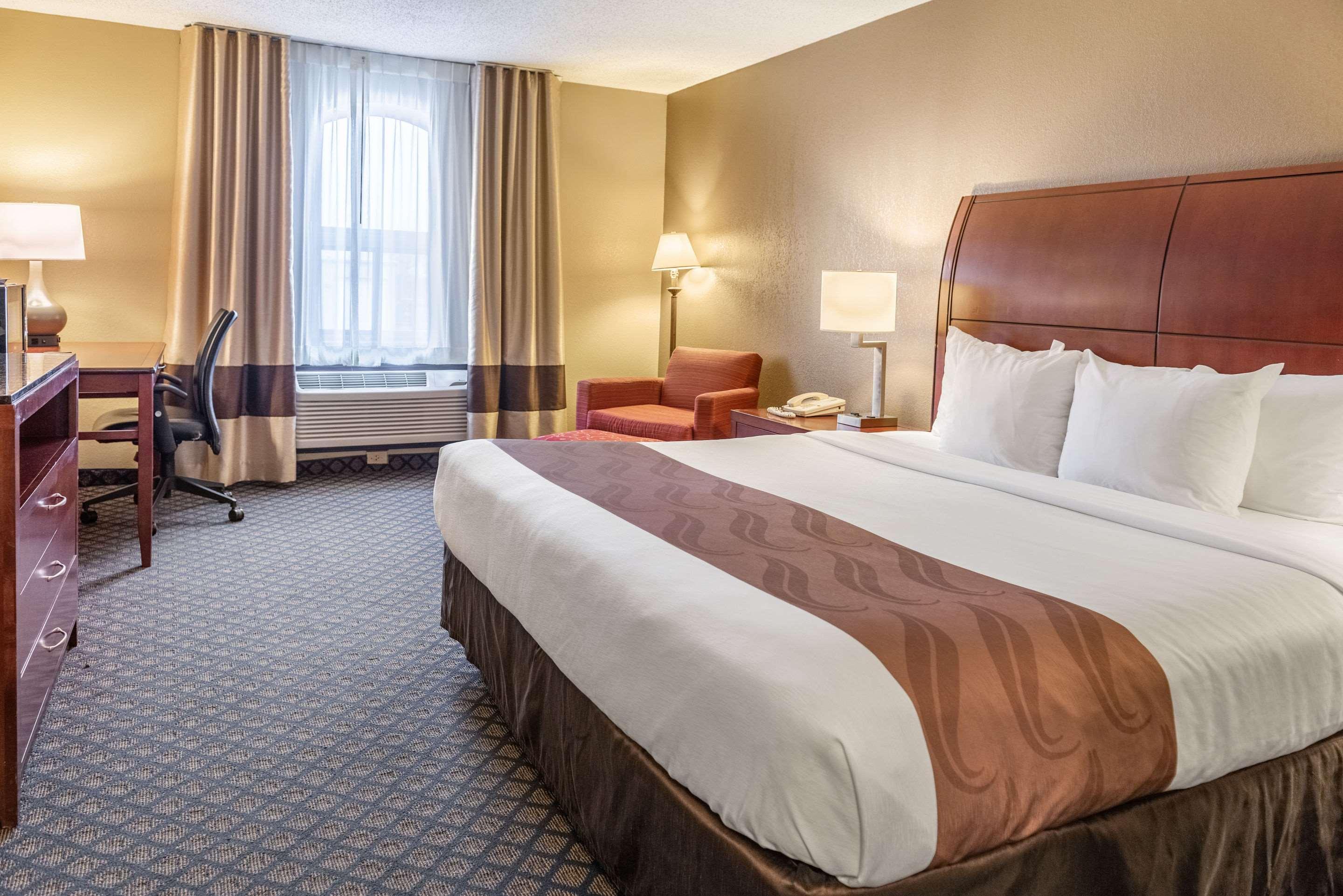 Quality Inn & Suites Seville Esterno foto