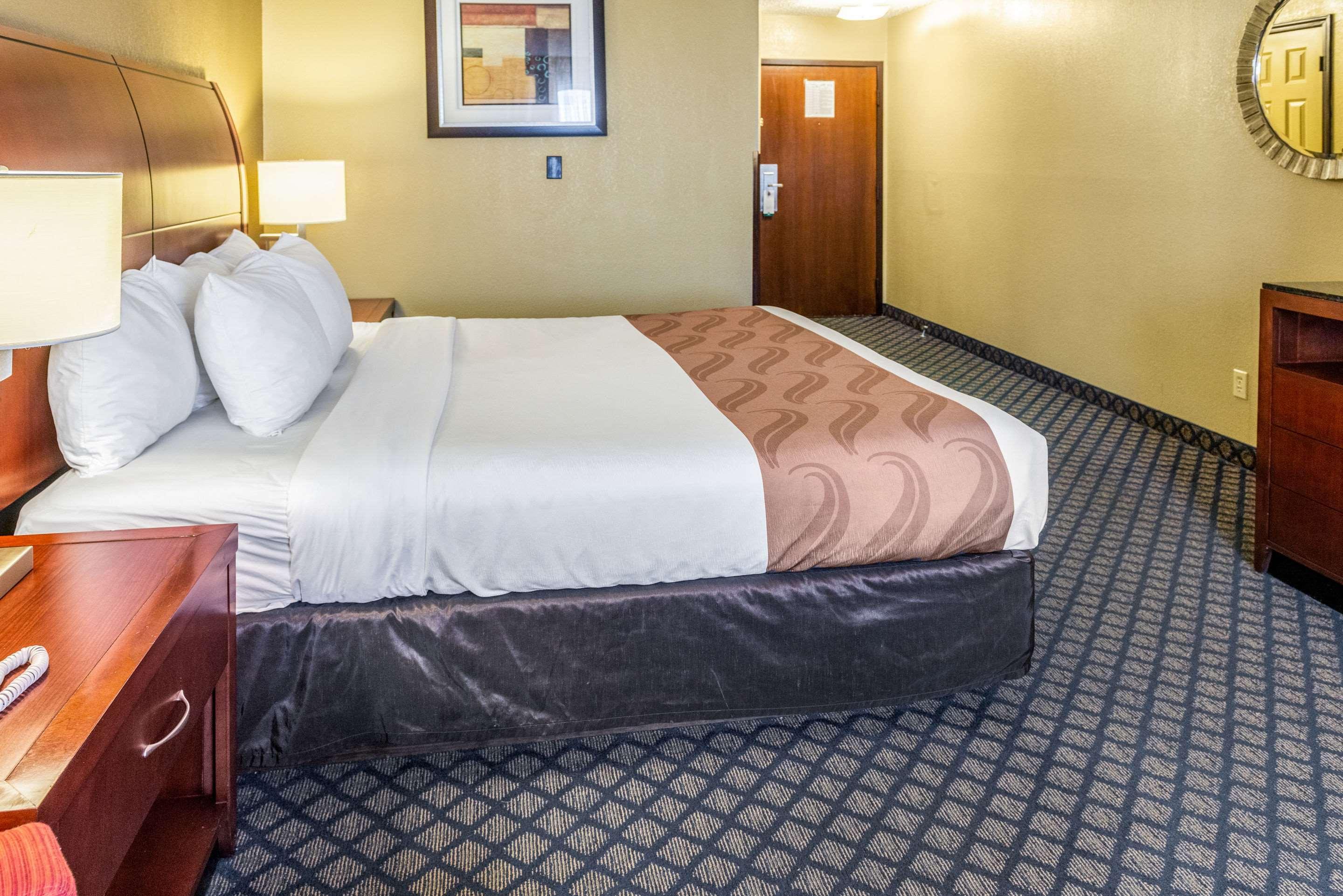 Quality Inn & Suites Seville Esterno foto