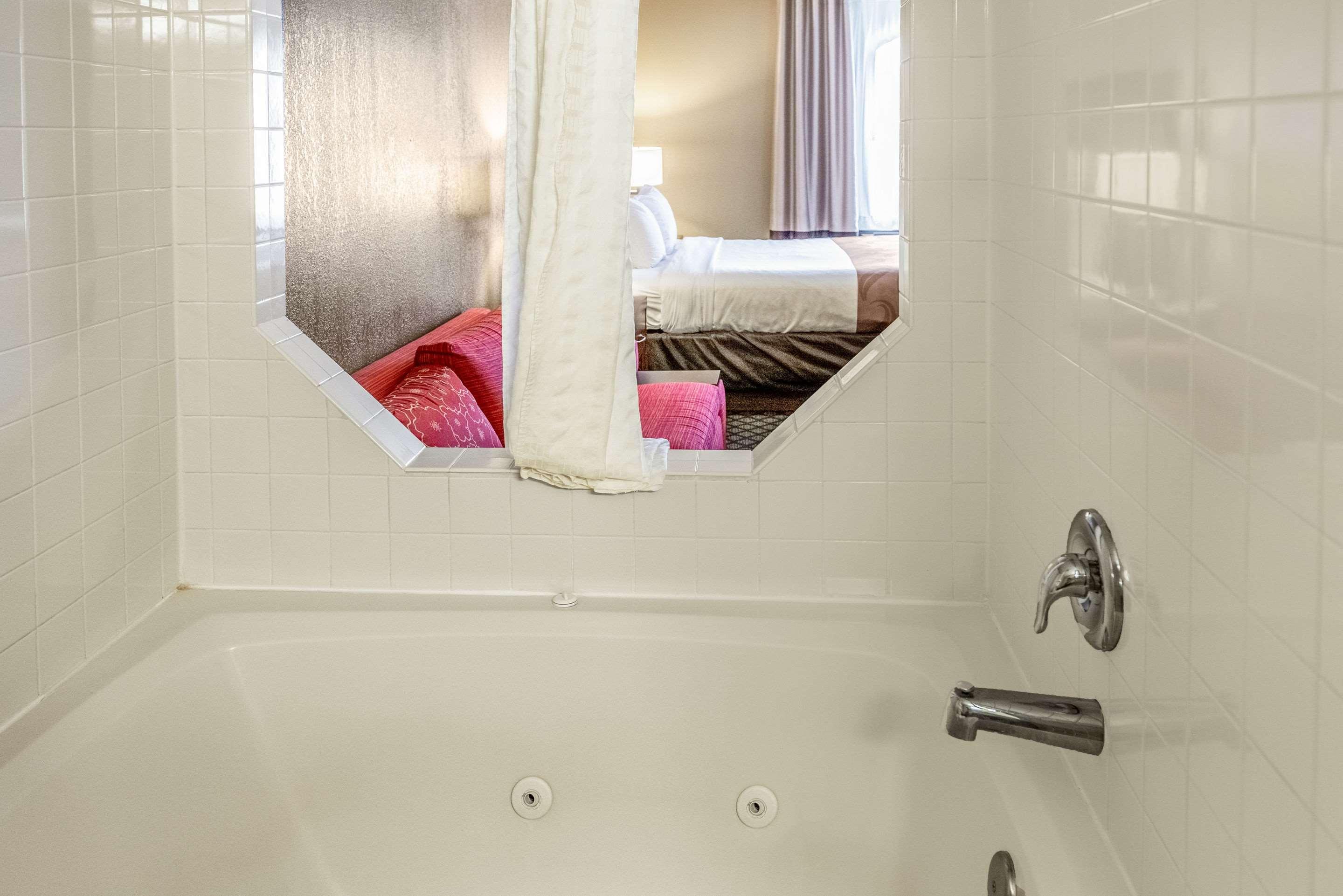 Quality Inn & Suites Seville Esterno foto
