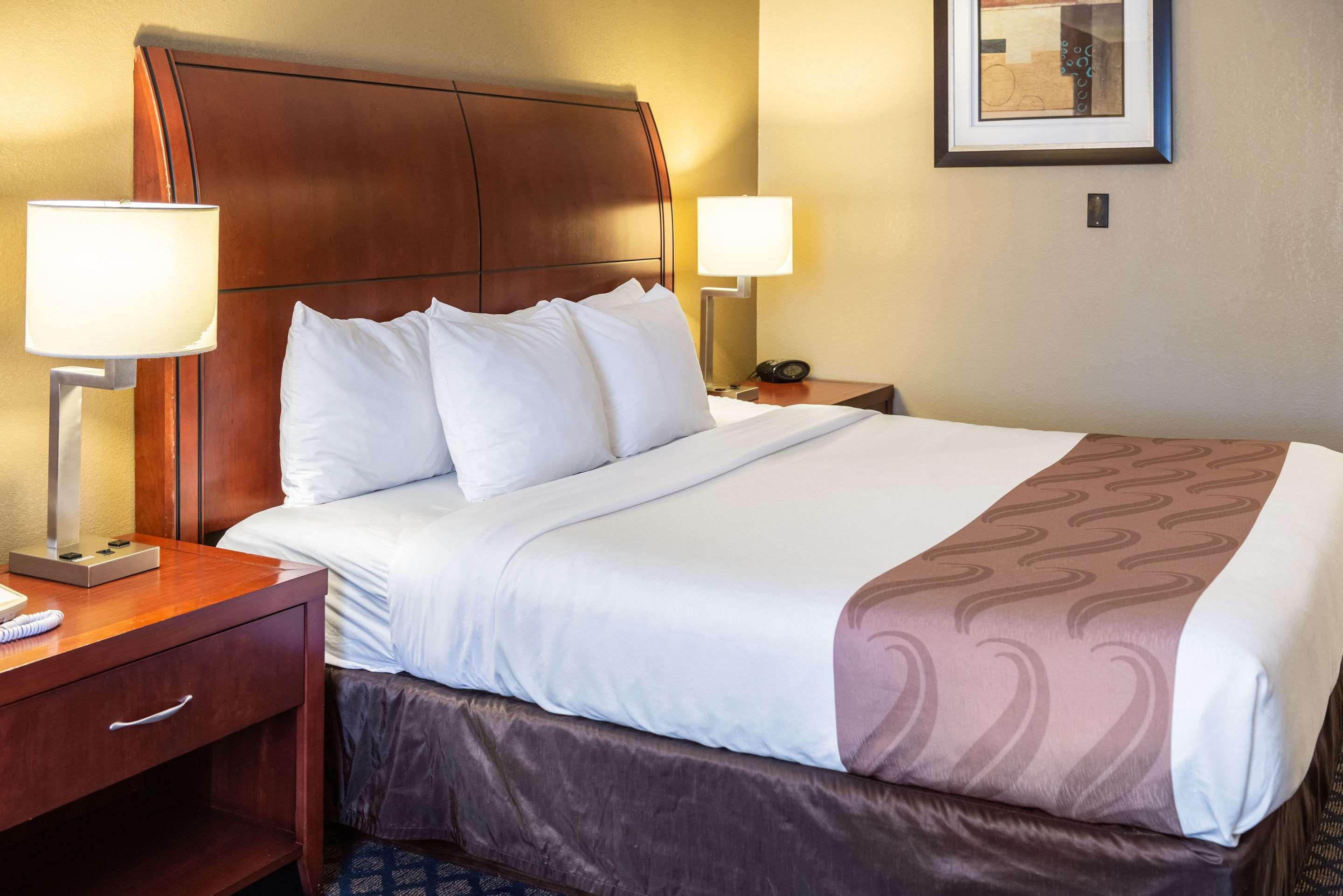Quality Inn & Suites Seville Esterno foto