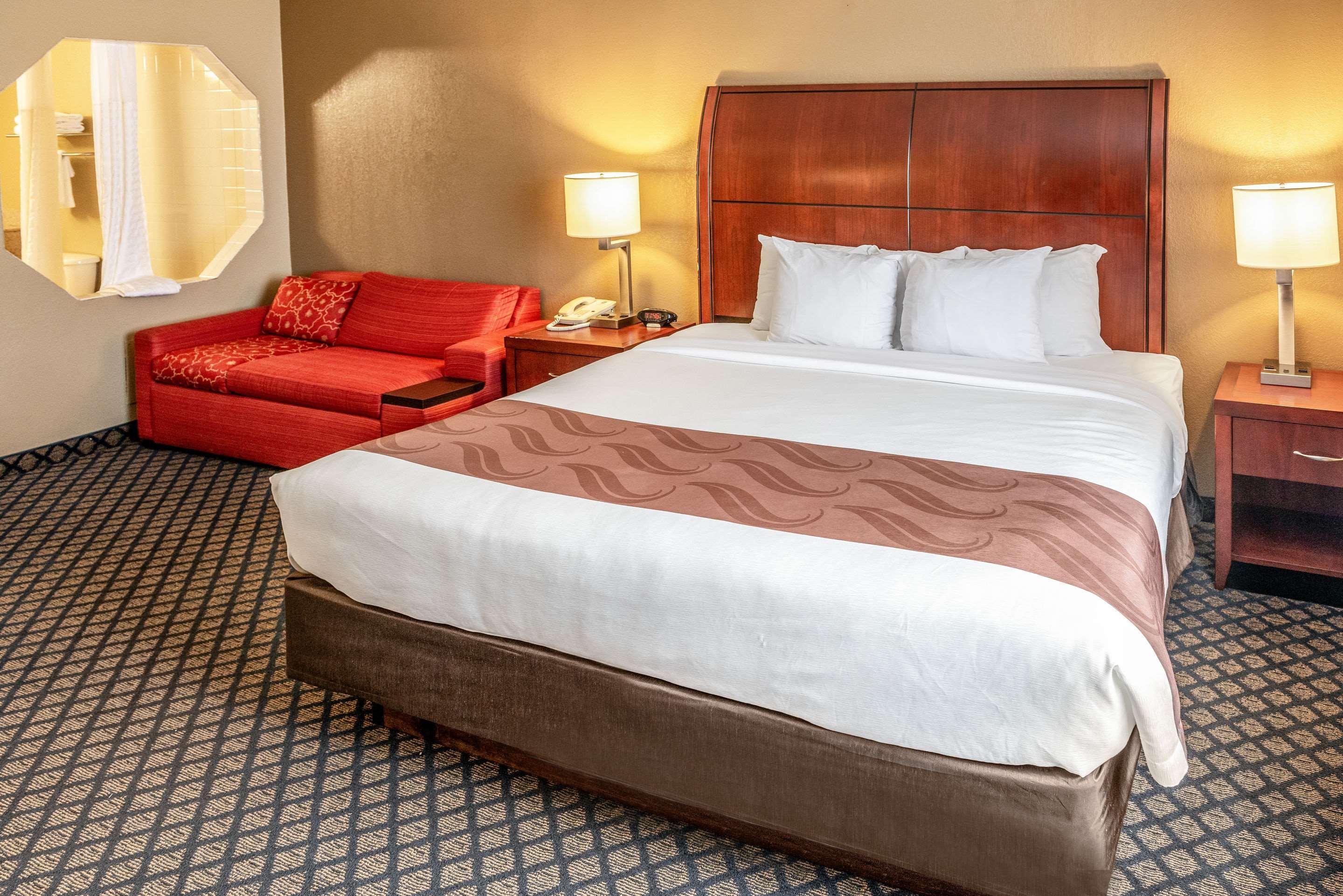 Quality Inn & Suites Seville Esterno foto