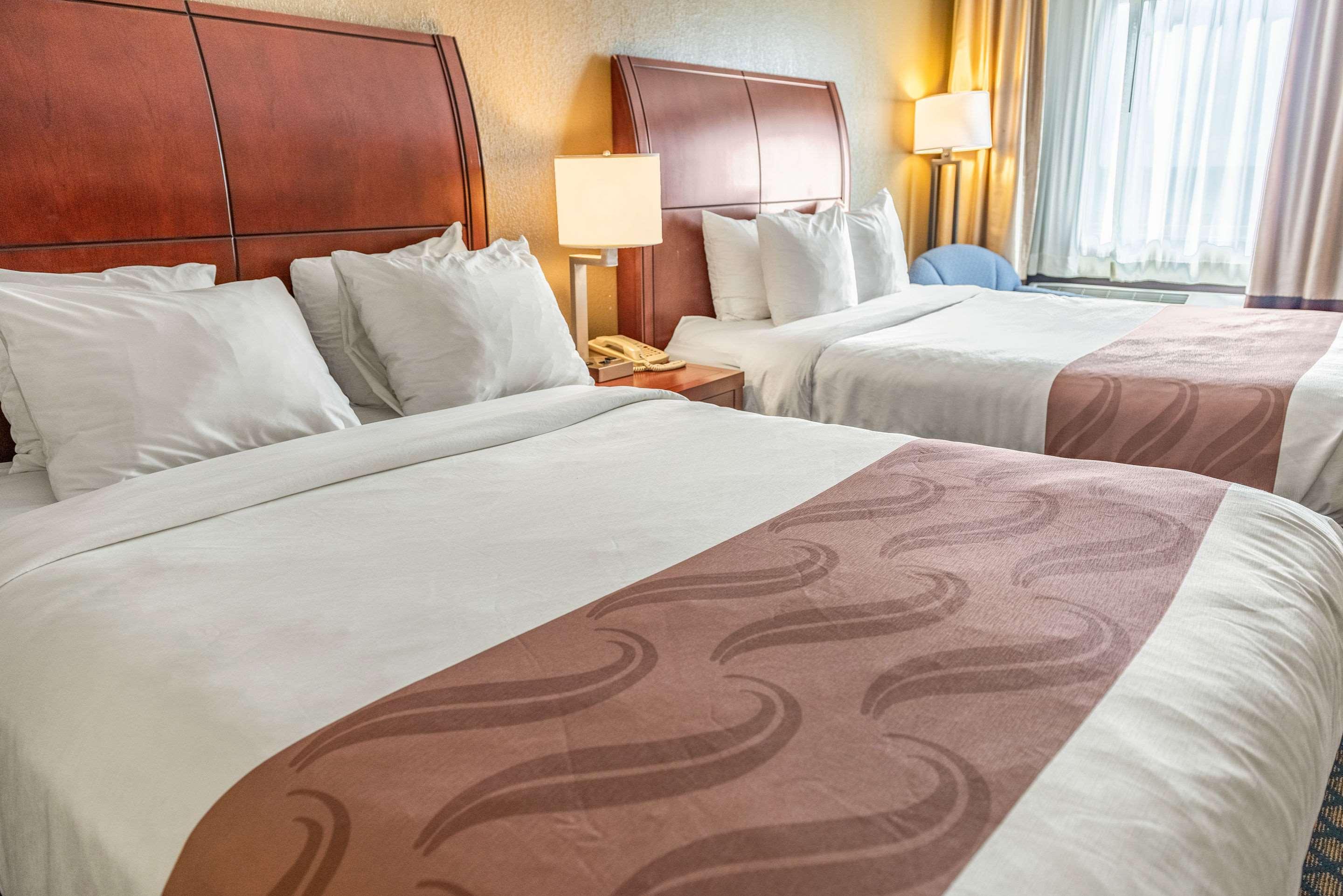 Quality Inn & Suites Seville Esterno foto