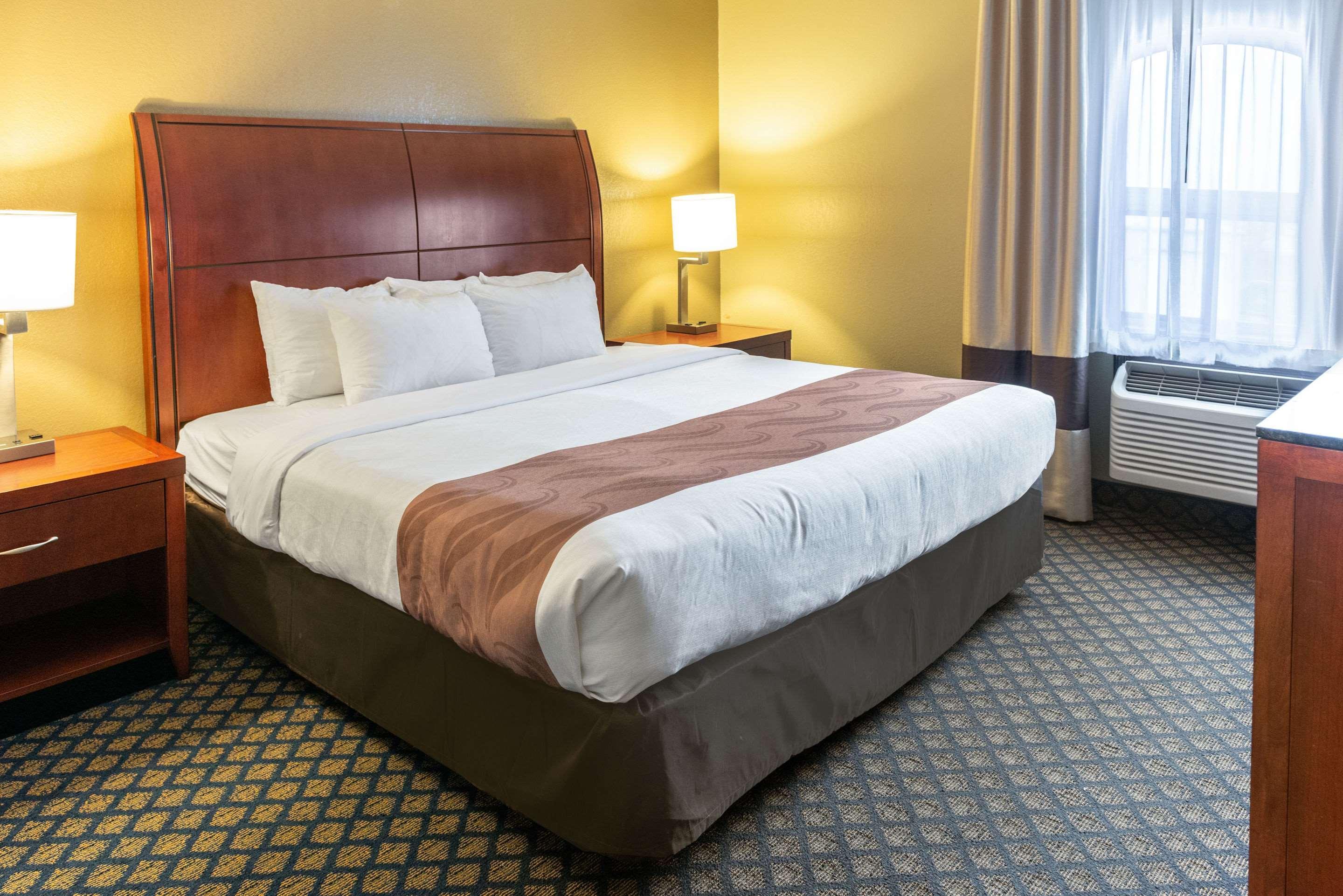 Quality Inn & Suites Seville Esterno foto
