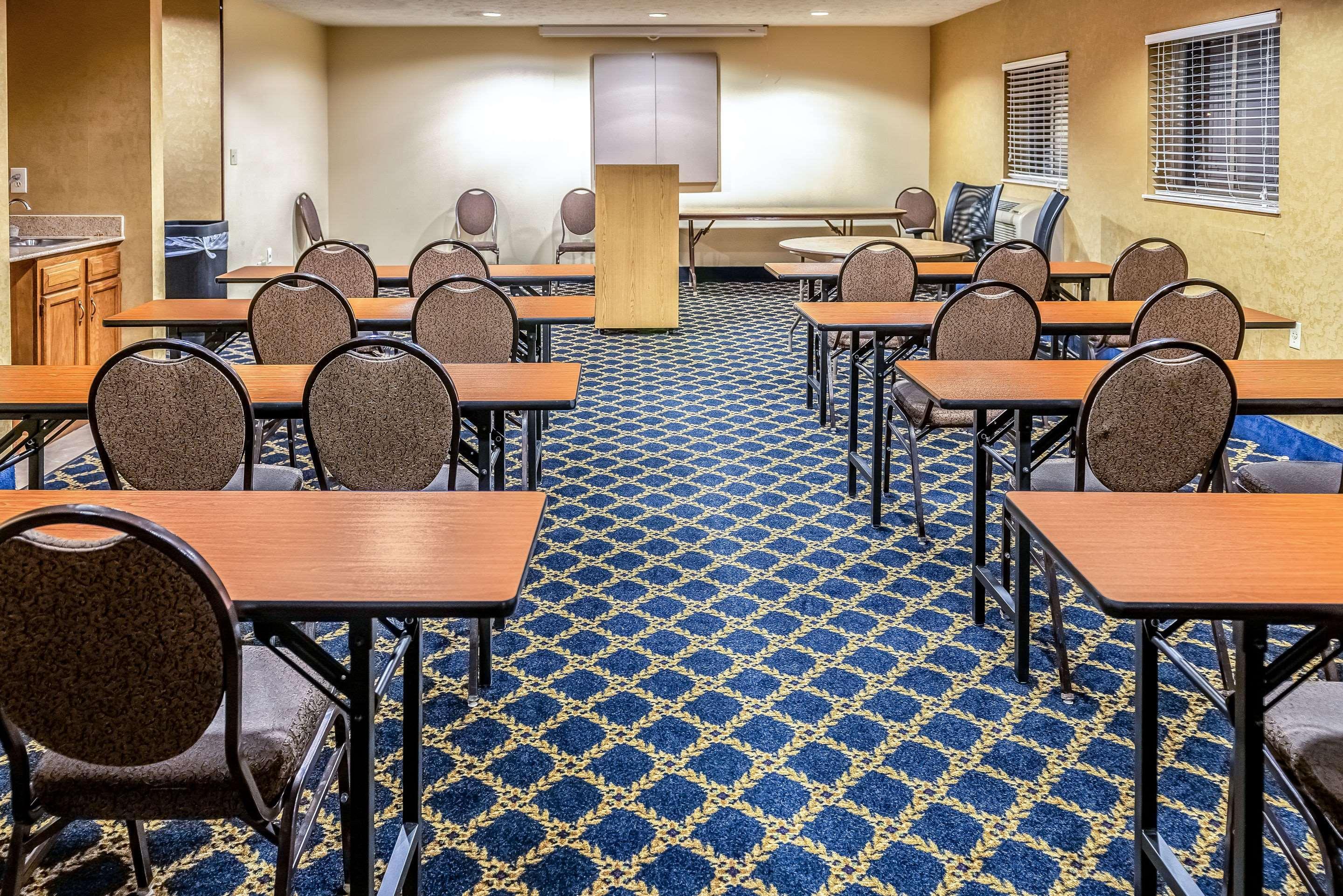 Quality Inn & Suites Seville Esterno foto