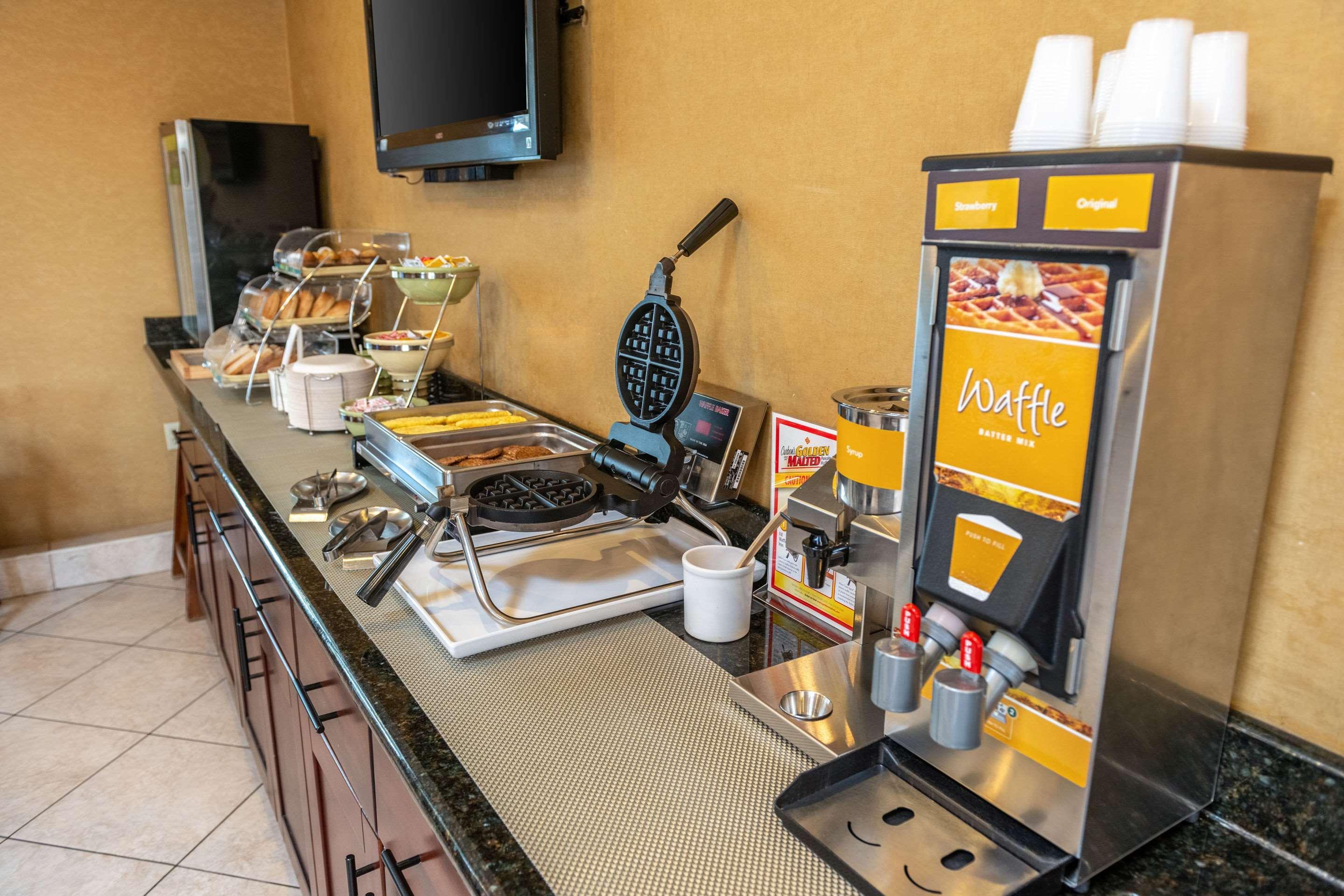 Quality Inn & Suites Seville Esterno foto