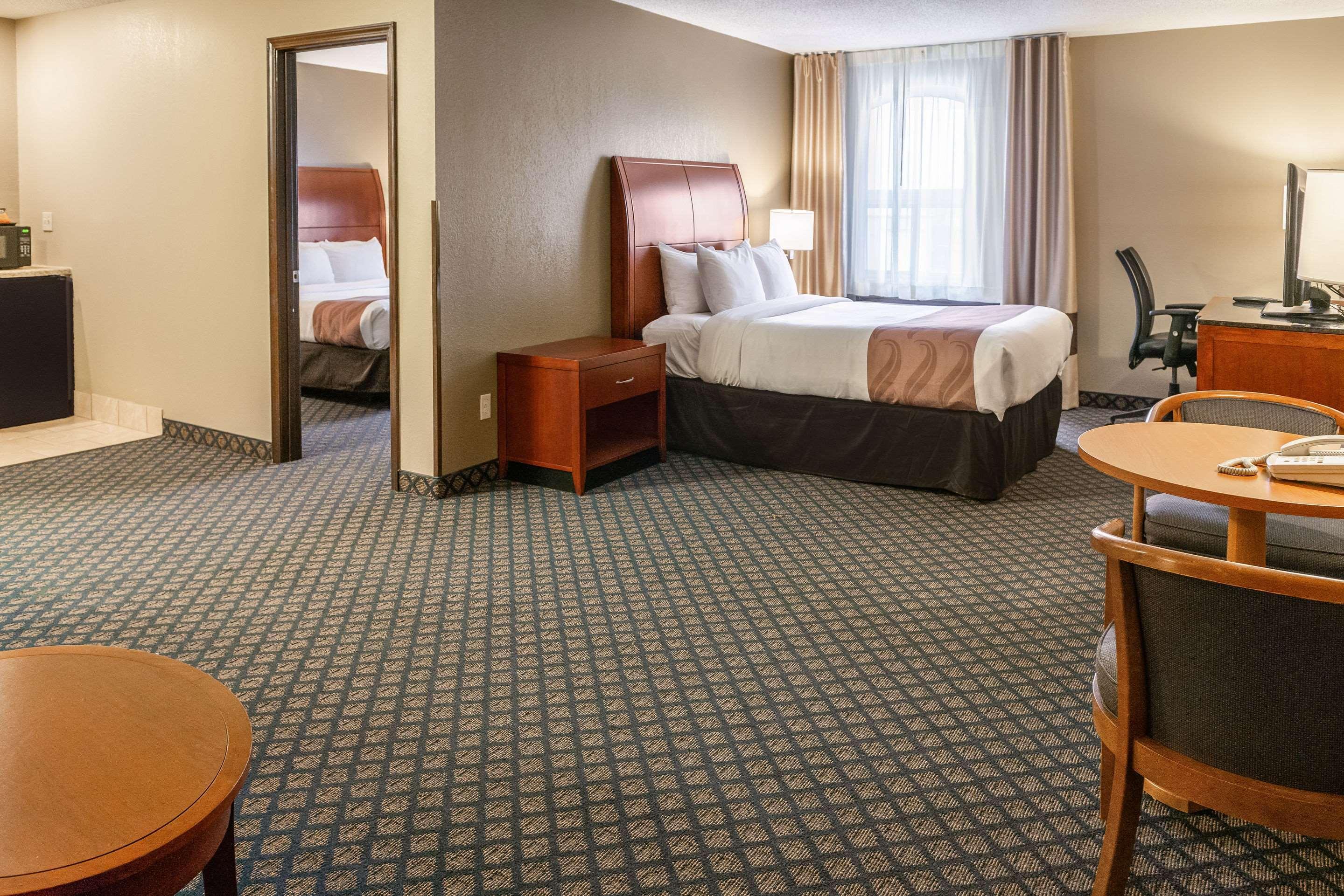 Quality Inn & Suites Seville Esterno foto