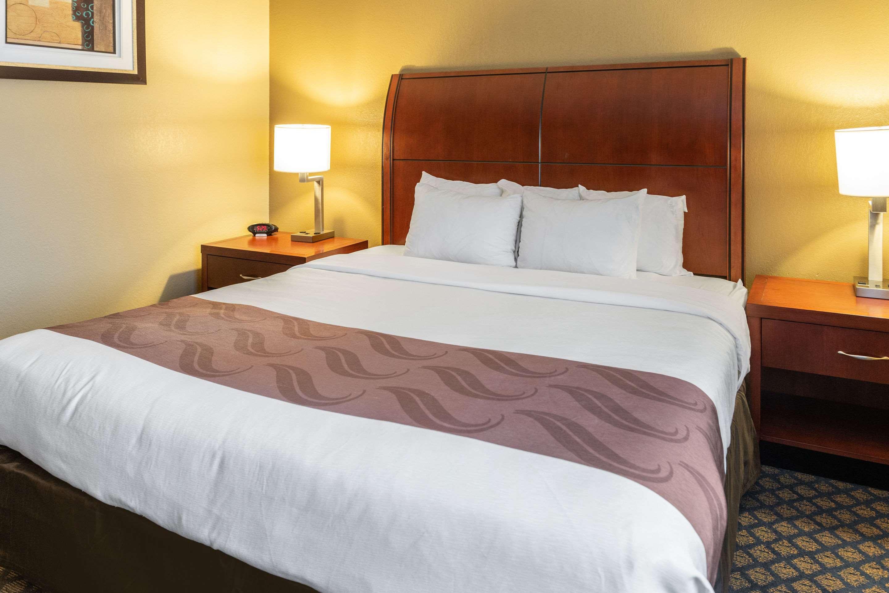 Quality Inn & Suites Seville Esterno foto
