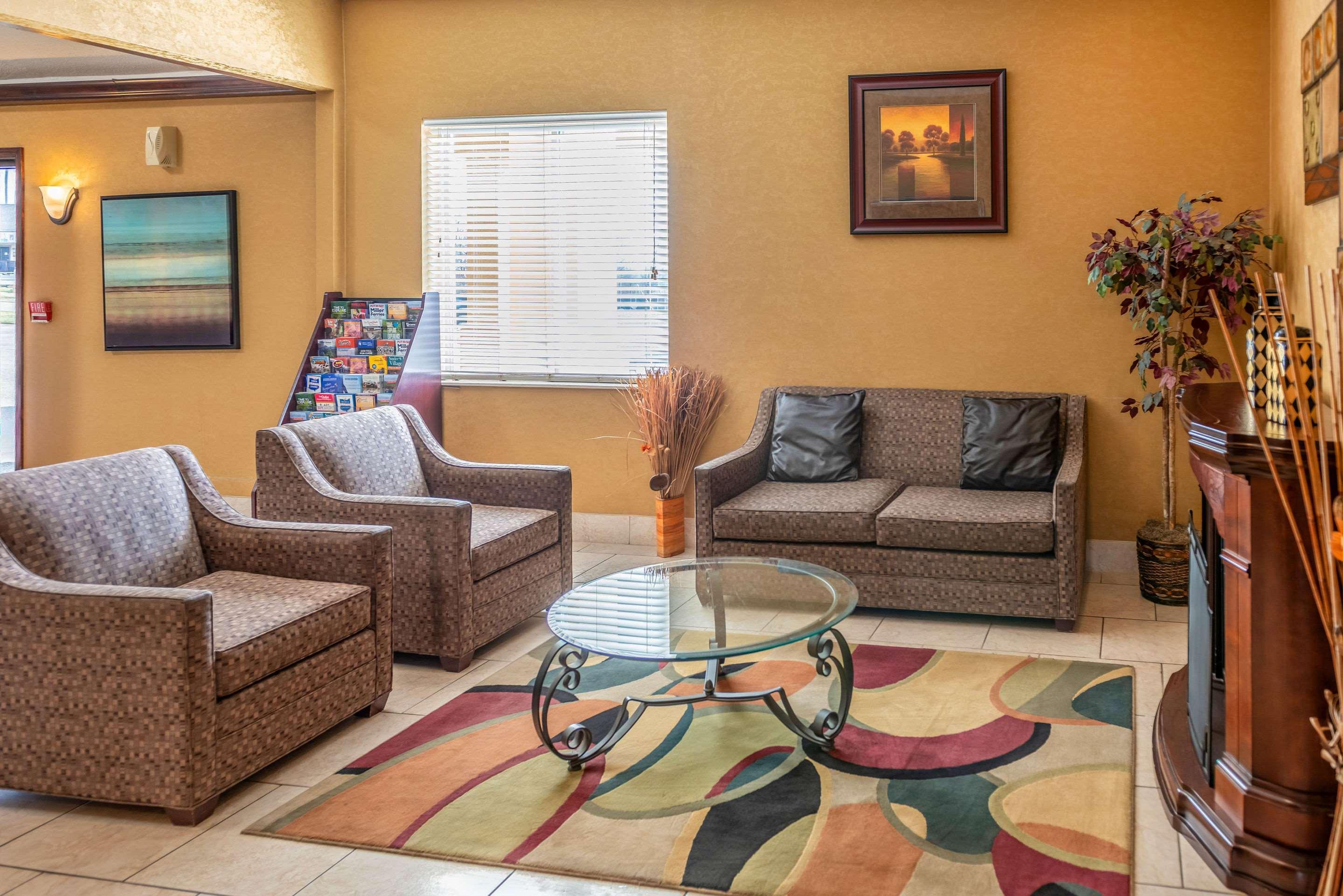 Quality Inn & Suites Seville Esterno foto