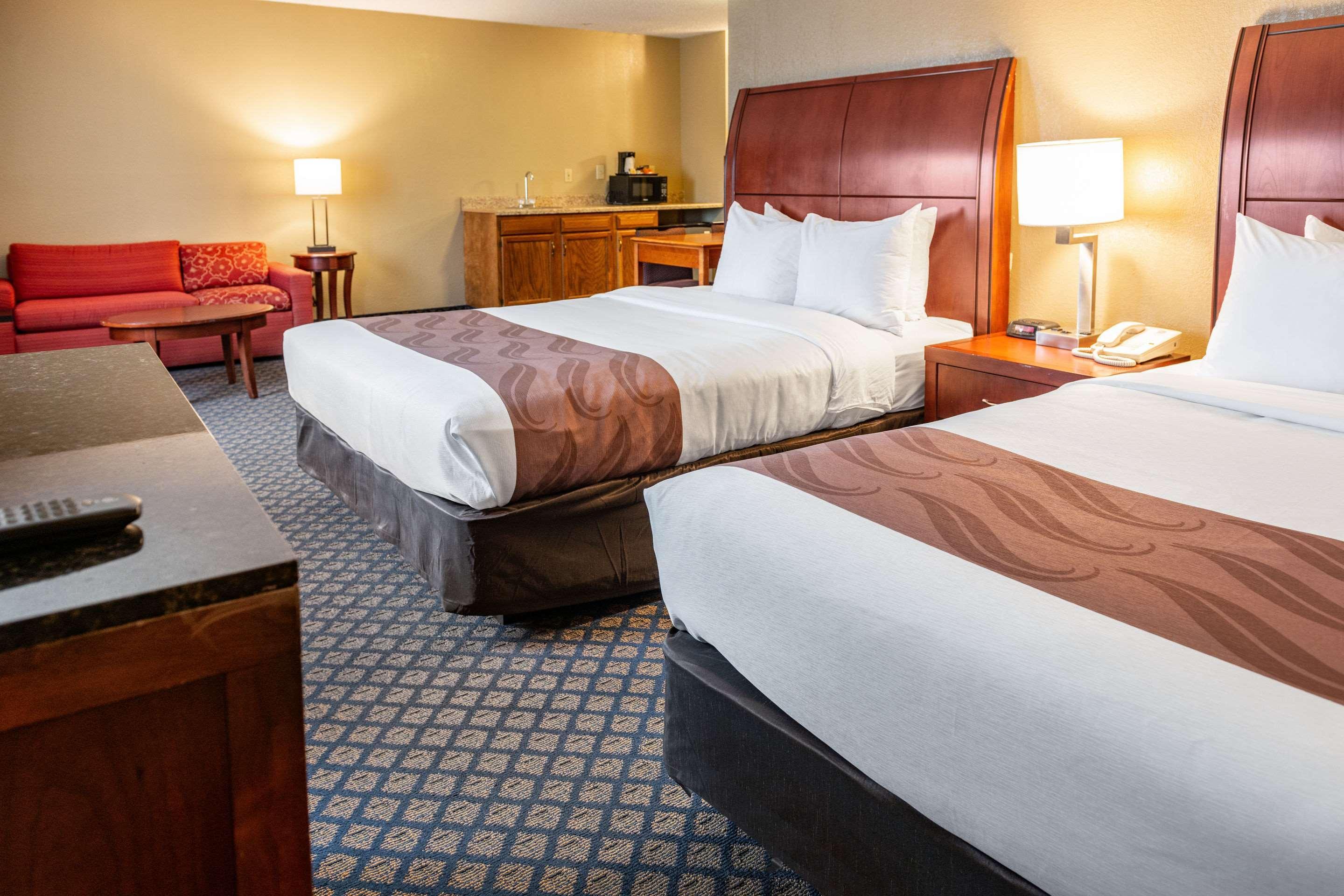 Quality Inn & Suites Seville Esterno foto