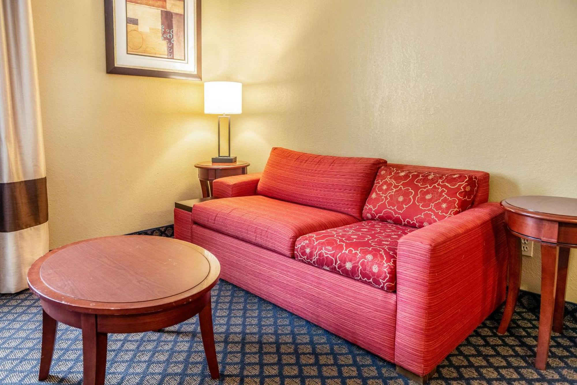 Quality Inn & Suites Seville Esterno foto