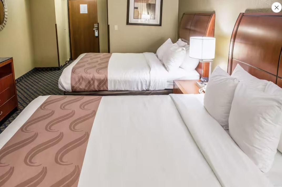 Quality Inn & Suites Seville Esterno foto