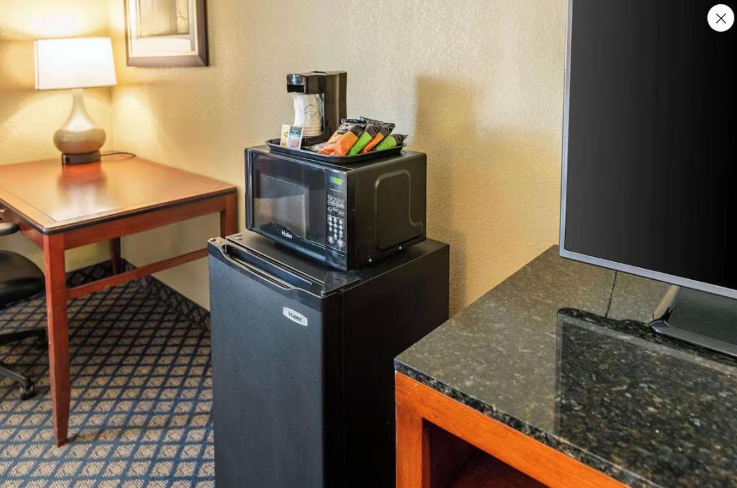 Quality Inn & Suites Seville Esterno foto