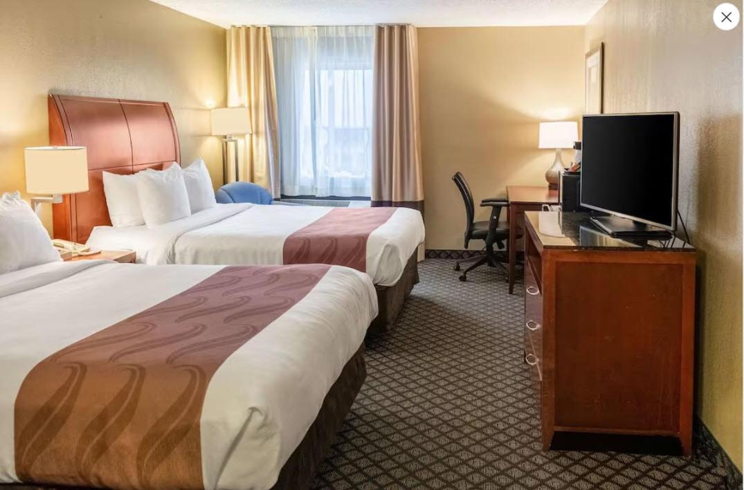 Quality Inn & Suites Seville Esterno foto