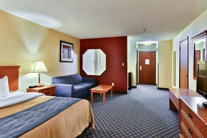 Quality Inn & Suites Seville Esterno foto