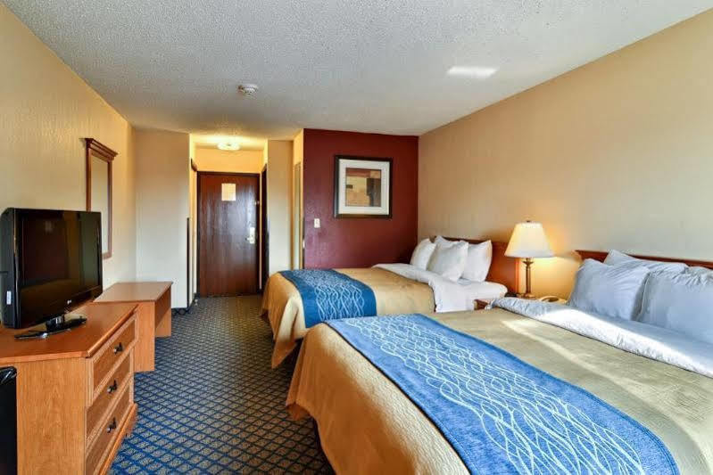 Quality Inn & Suites Seville Esterno foto