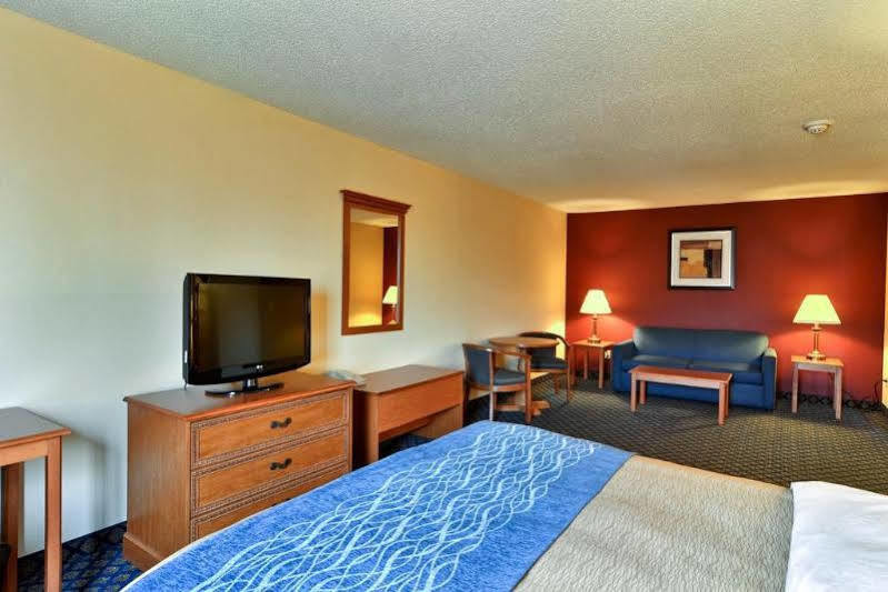 Quality Inn & Suites Seville Esterno foto