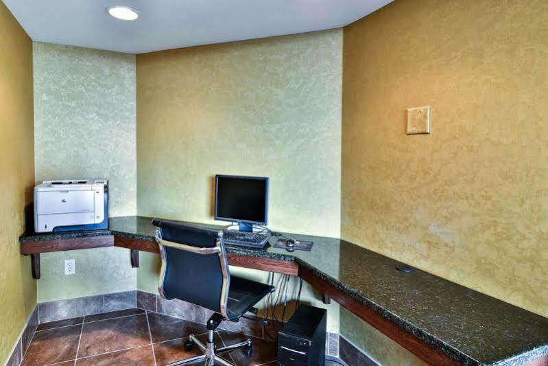Quality Inn & Suites Seville Esterno foto